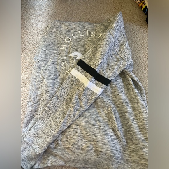 Hollister Heather Gray Pullover - Picture 2 of 2